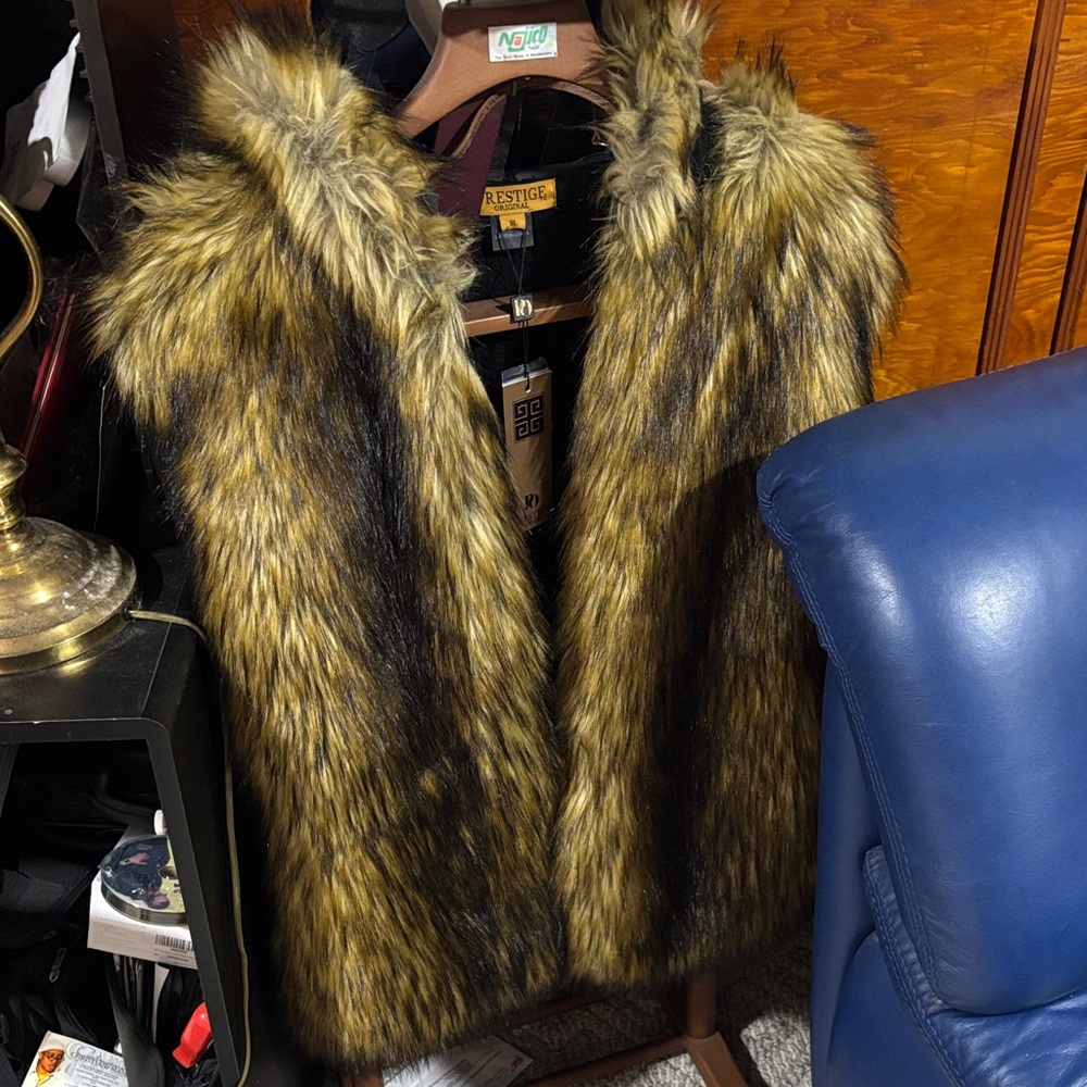 Men's Faux Fur Vest - Brown